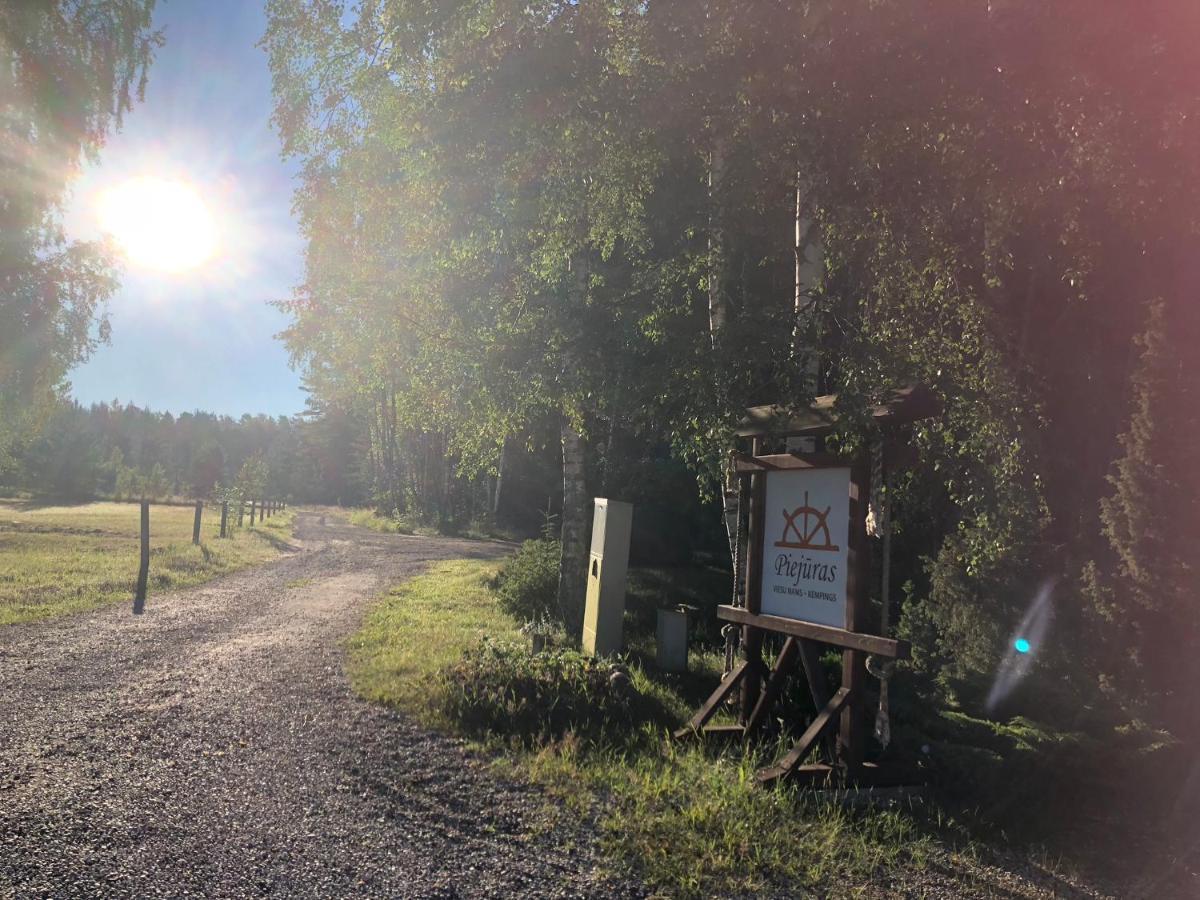 Piejuras Nams Hotell Ķesterciems Eksteriør bilde